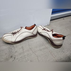 Vintage BCBG shoes. In great condition... Size 10